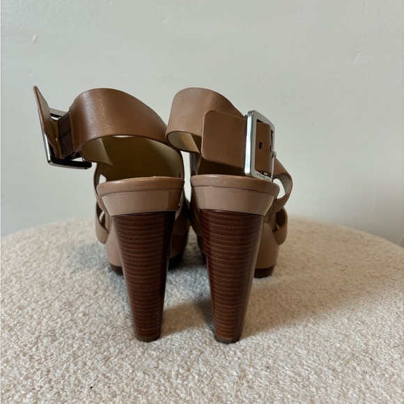 Michael Kors heels.  Very good used condition.  No signs of wear. - Picture 3 of 4